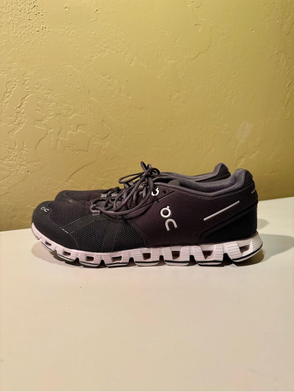 On Cloud 5 Running Men’s Athletic Shoes Men's 7.5 Women's 9